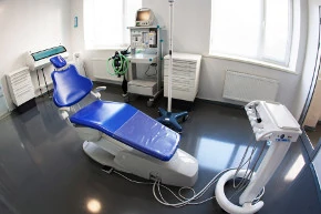 кабинет стоматологии лечения зубов и установки имплантов в клинике Багита в Черкассах