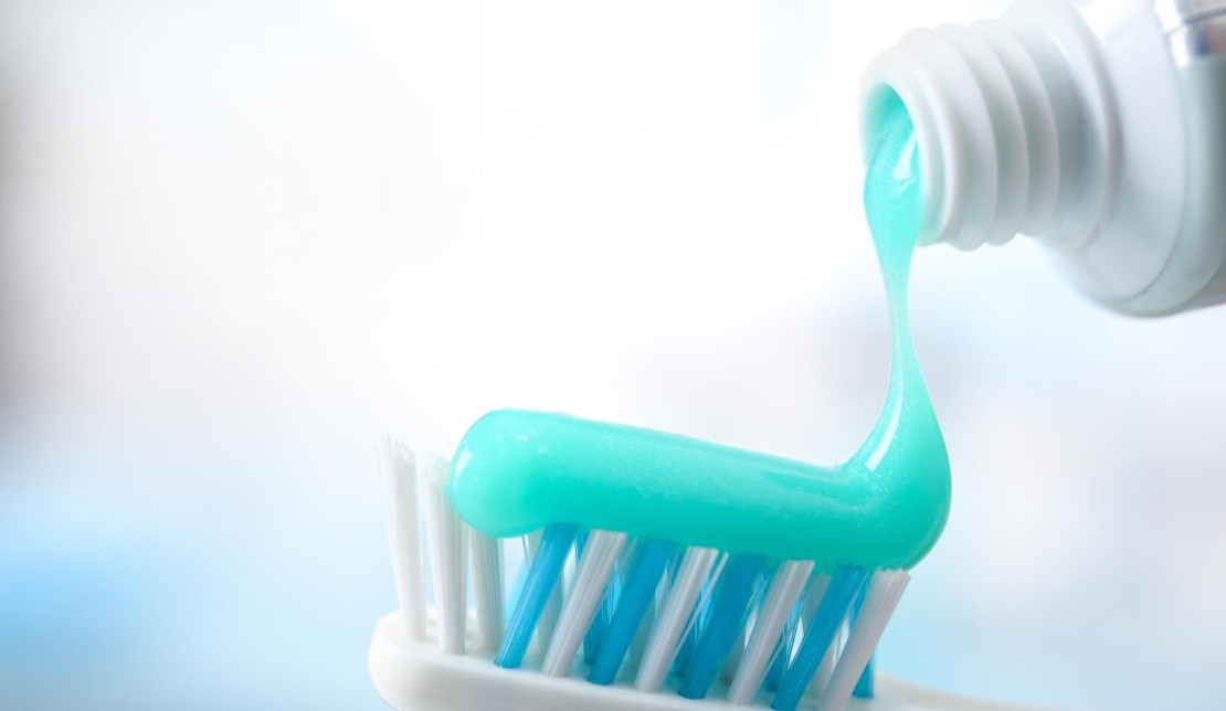 на фото зубна паста для профілактики та гігієни зубів у домашніх умовах
