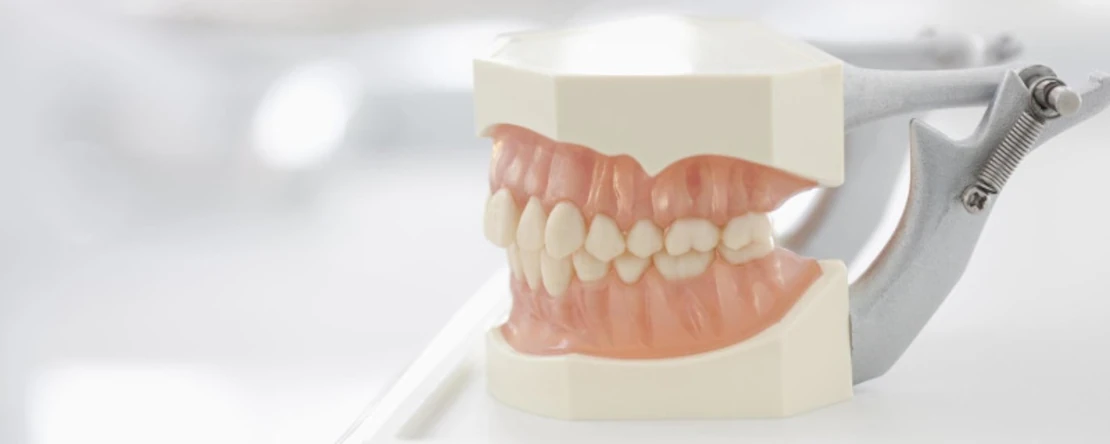 Как заделать дырку в зубе в домашних условиях?