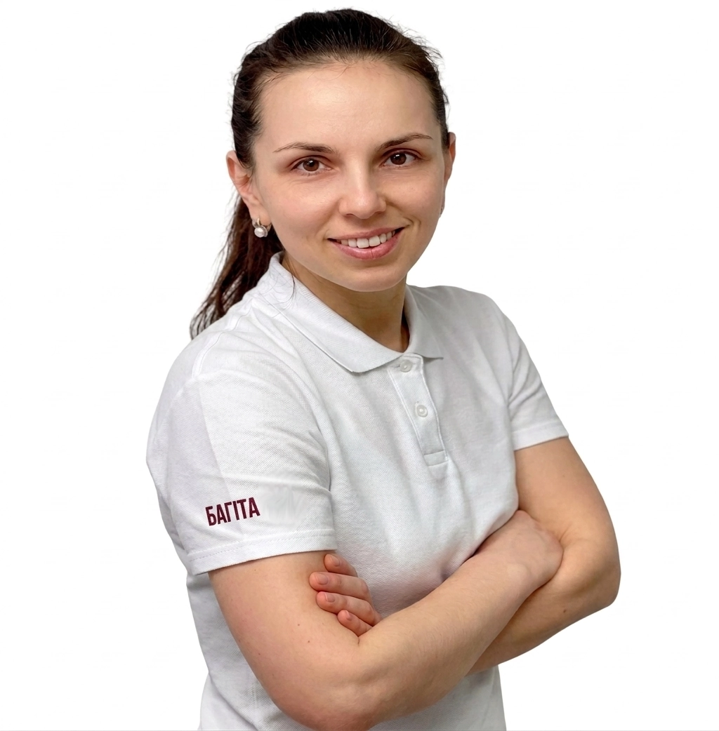 На фото молода жінка лікар-стоматолог клініки Багіта