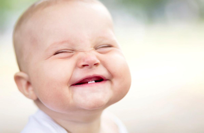 a picture of a baby with one tooth